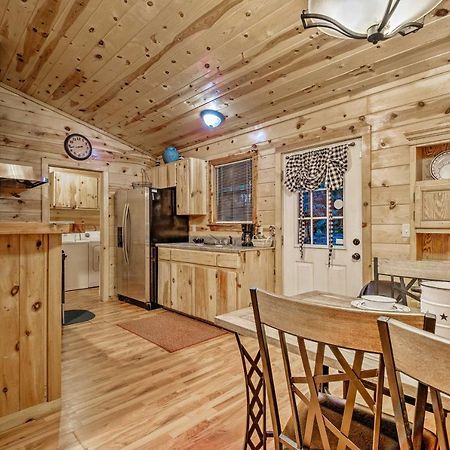 Broken Bow Starlight Cabin With Private Hot Tub! Eksteriør billede