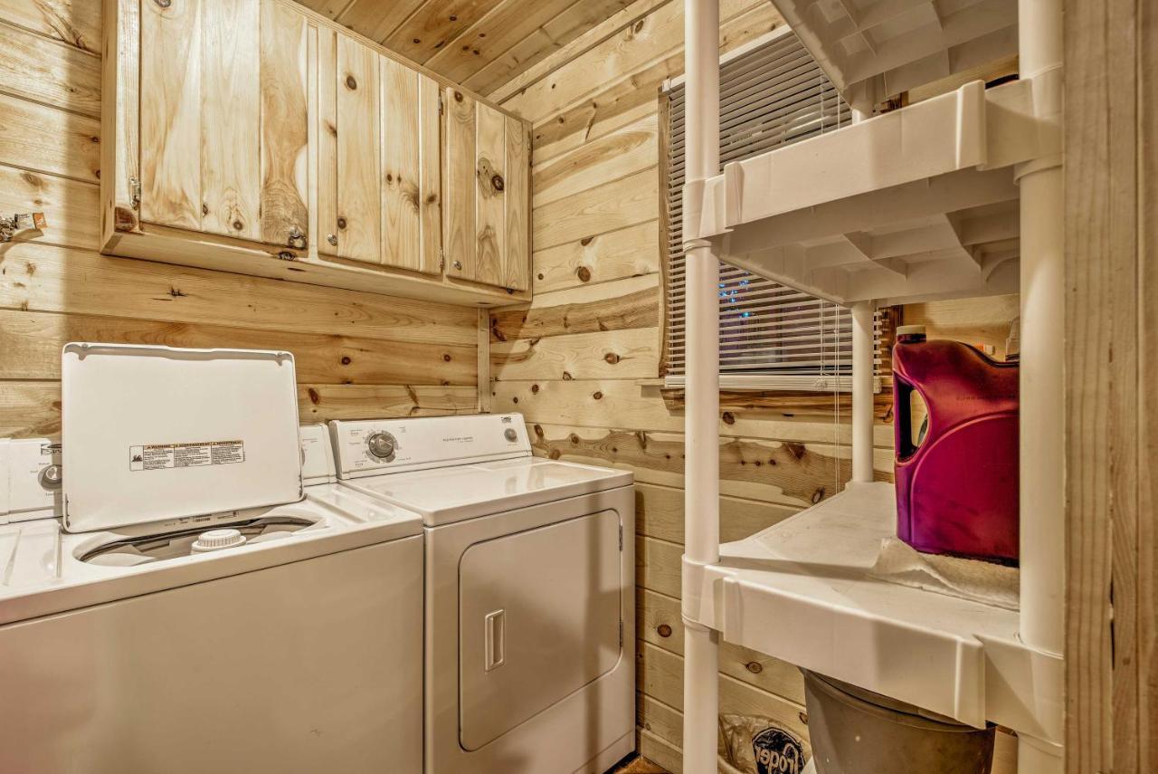Broken Bow Starlight Cabin With Private Hot Tub! Eksteriør billede