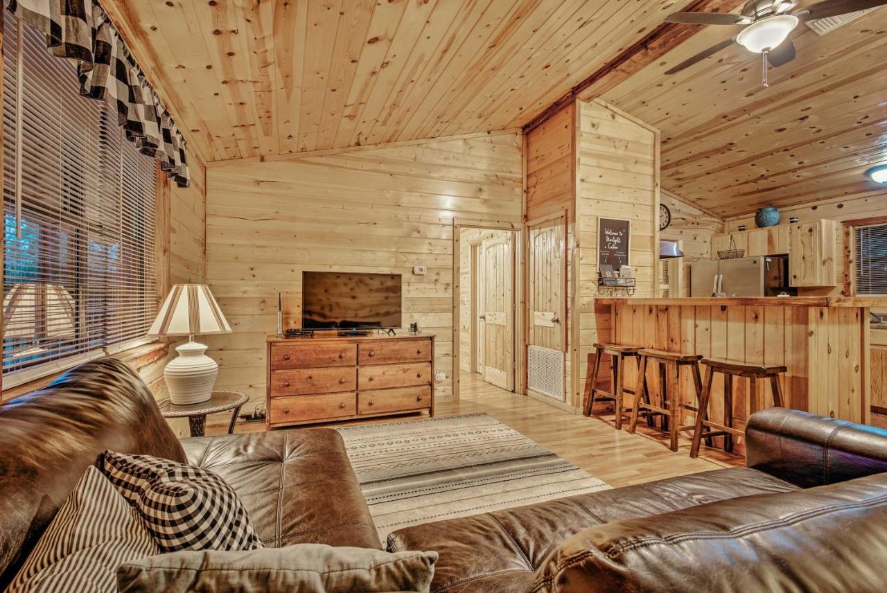 Broken Bow Starlight Cabin With Private Hot Tub! Eksteriør billede