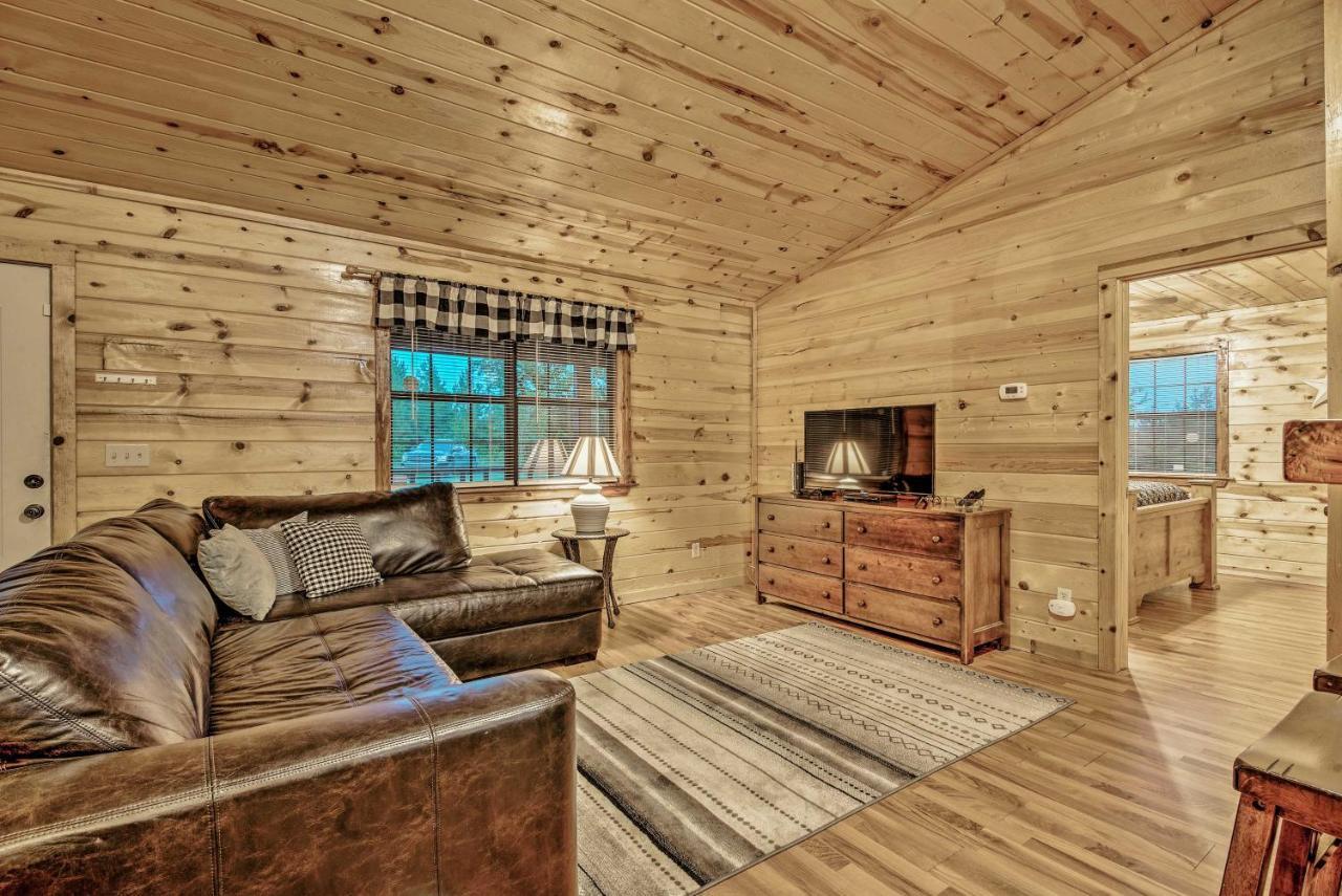 Broken Bow Starlight Cabin With Private Hot Tub! Eksteriør billede