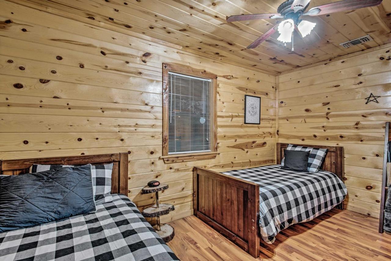 Broken Bow Starlight Cabin With Private Hot Tub! Eksteriør billede
